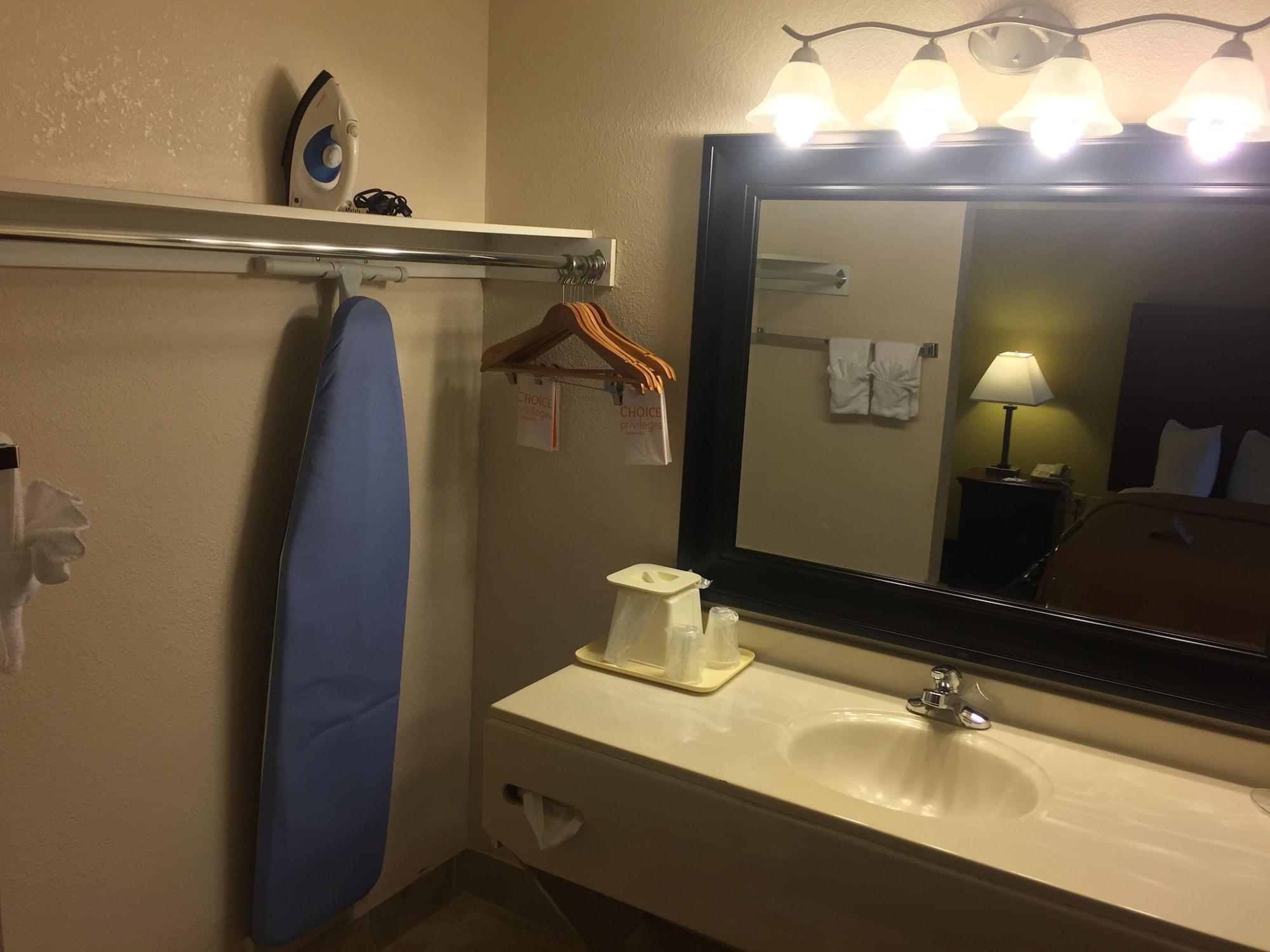 Quality Suites Kansas City International Airport Eksteriør billede