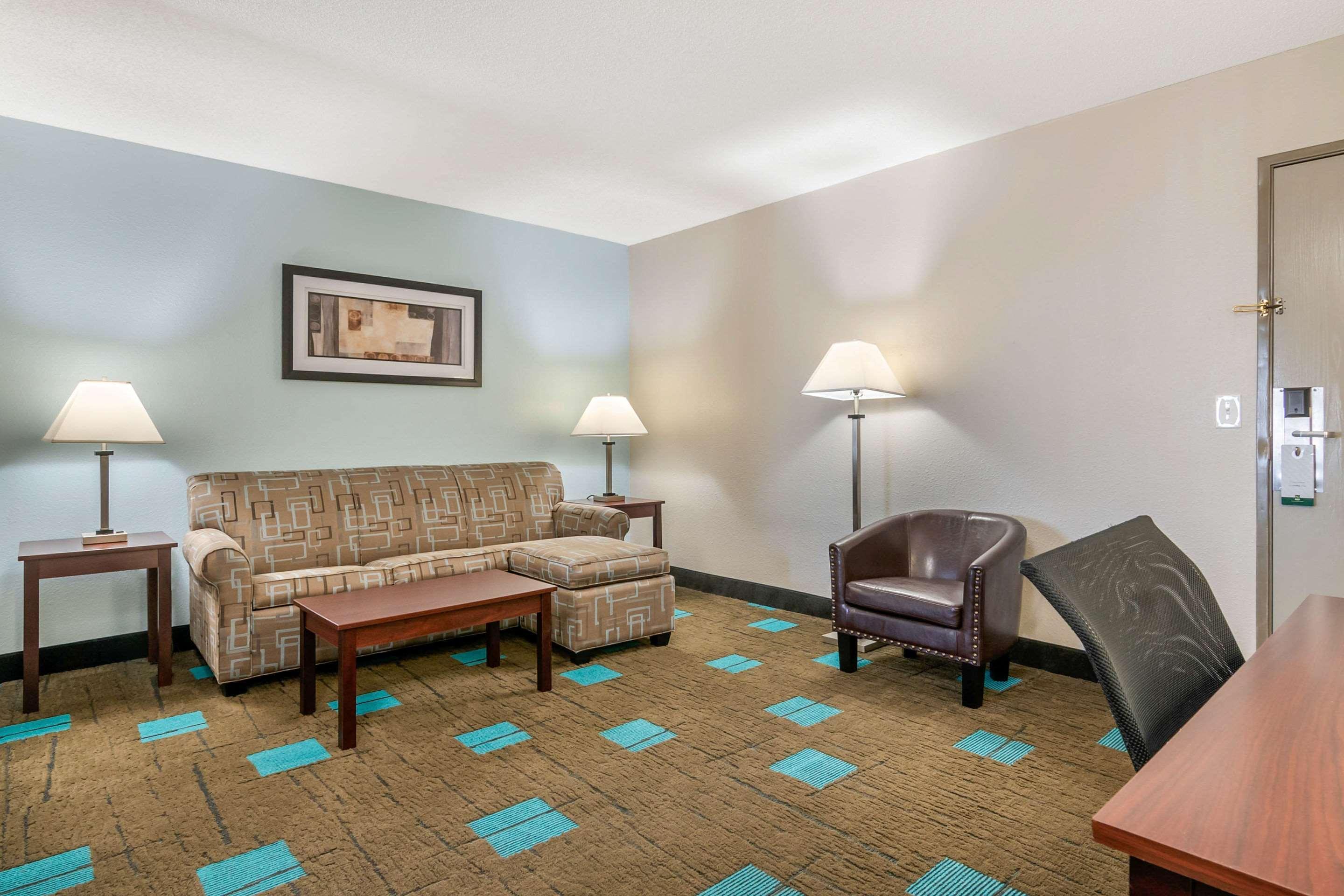 Quality Suites Kansas City International Airport Eksteriør billede