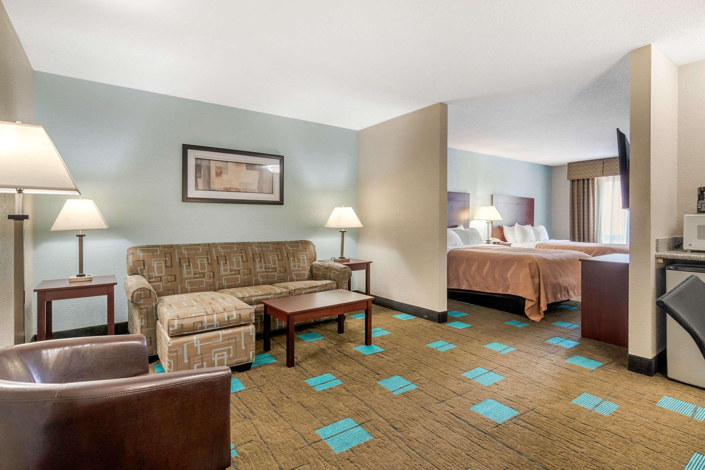Quality Suites Kansas City International Airport Eksteriør billede