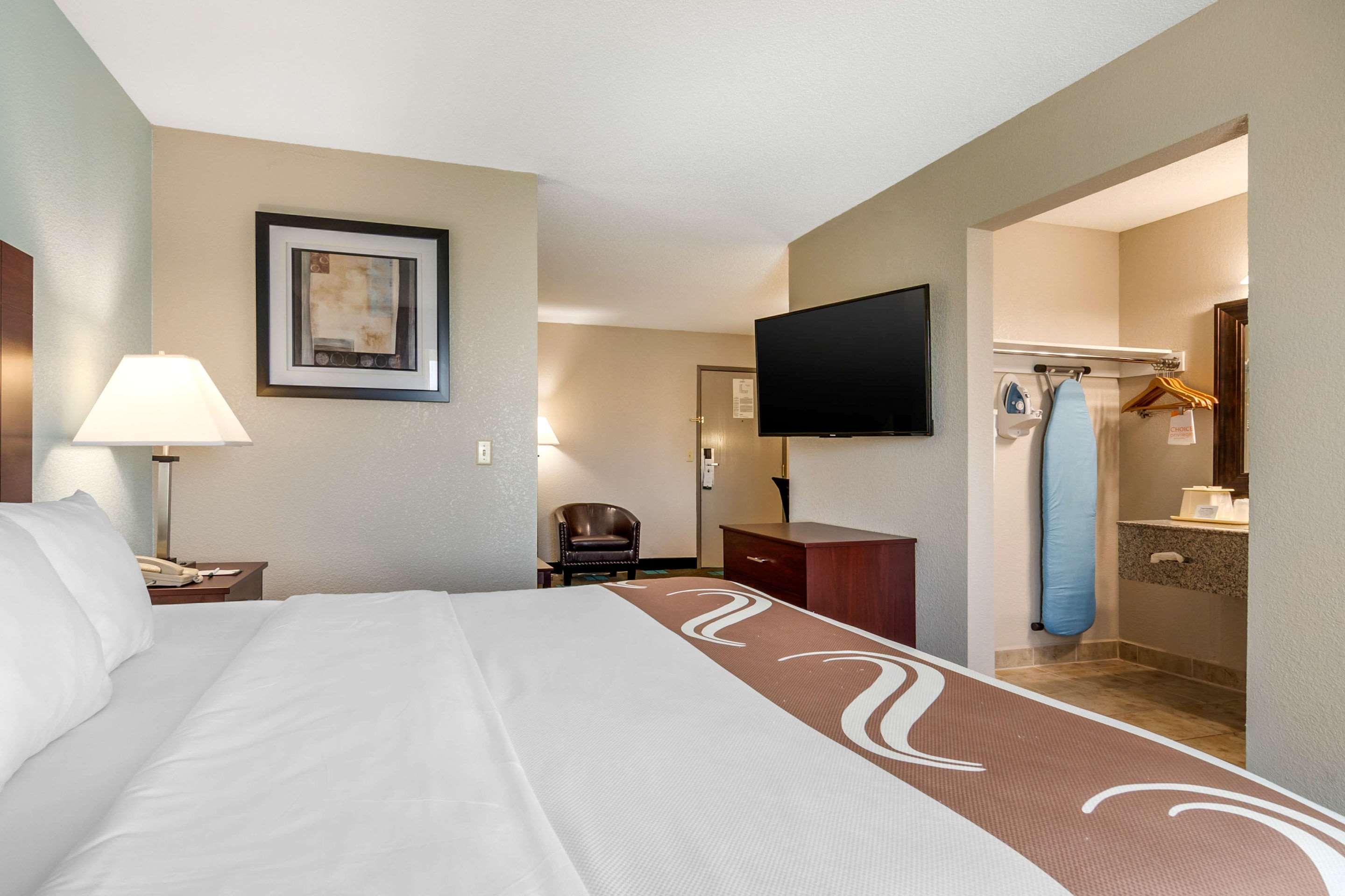 Quality Suites Kansas City International Airport Eksteriør billede